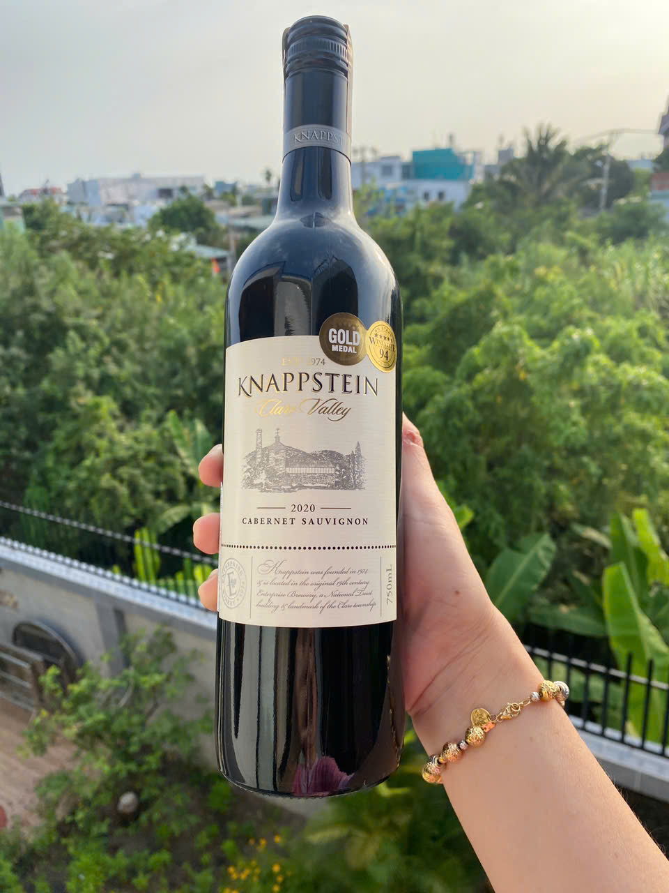 Vang Úc và vang Pháp: Vì sao người mới uống lại thích Úc hơn?