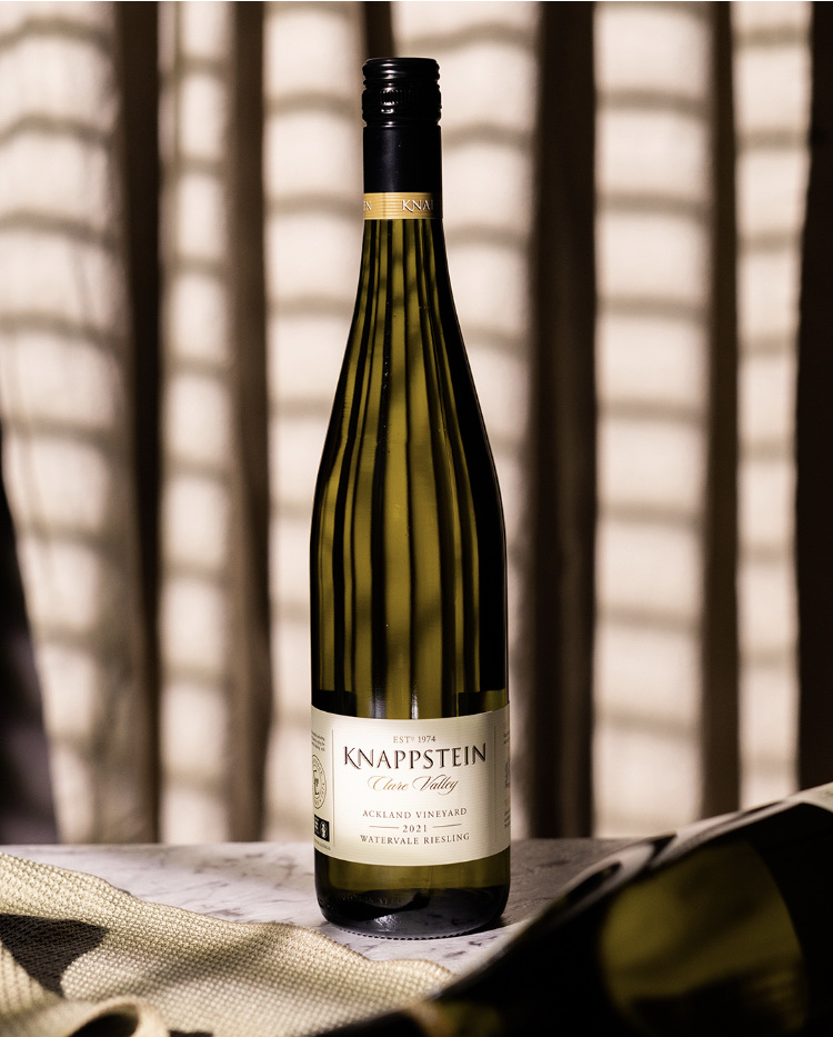 Riesling Clare Valley nổi bật với hương vị tươi mát và khoáng chất tự nhiên. Khám phá điều tạo nên sức hút của dòng vang trắng nổi tiếng này.