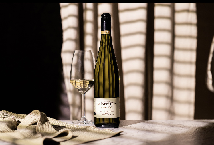 Riesling Có Cần Decant Không? Khi Nào Nên Cho Thở?